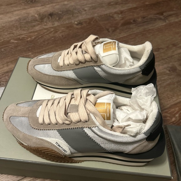 TOM FORD Men’s 8.5 James Leather Low Top Sneaker Silver Cream - Picture 3 of 4